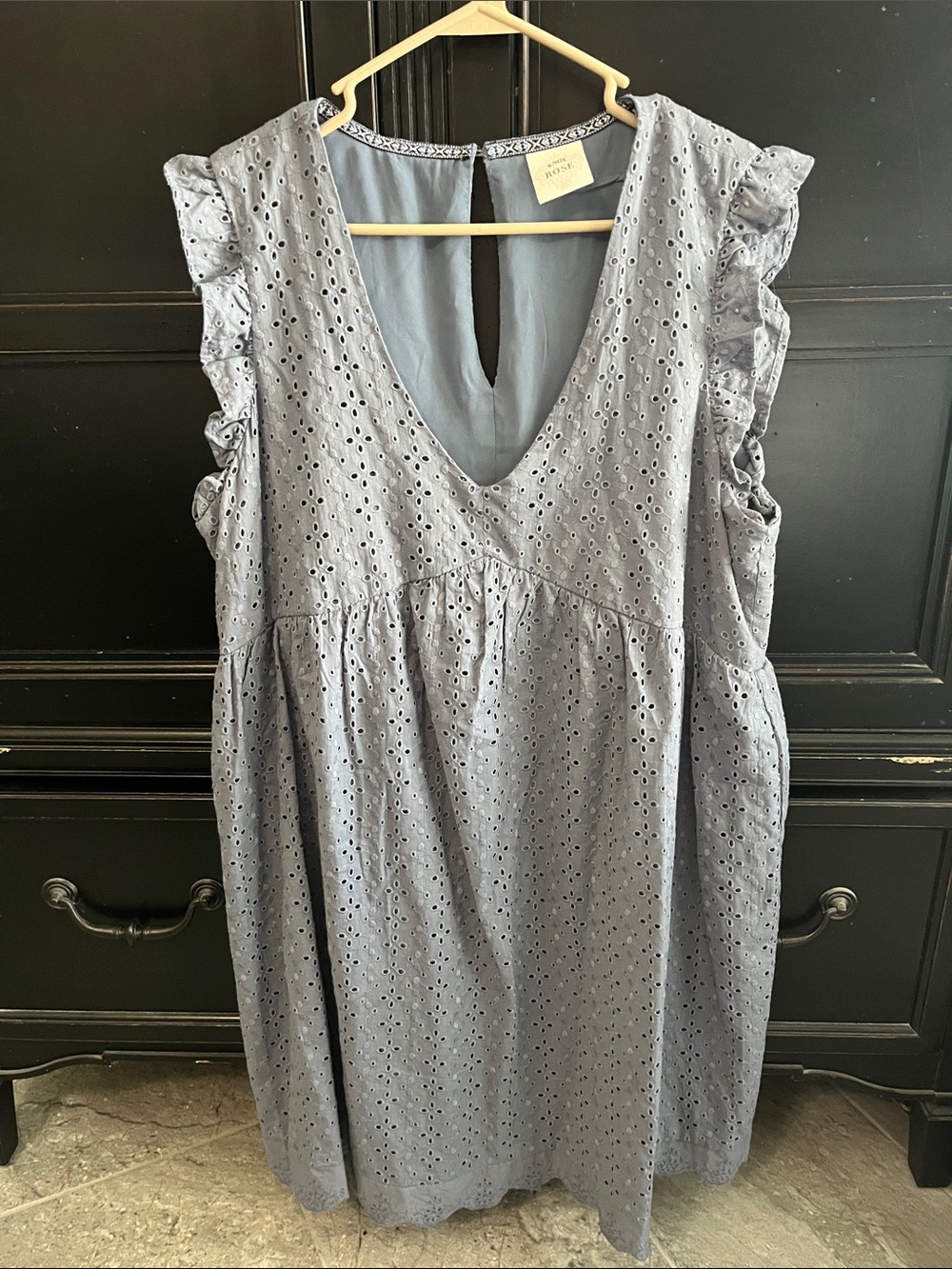 Knox Rose Eyelet Ruffle Sleeve V-Neck Dress in Dusty Blue